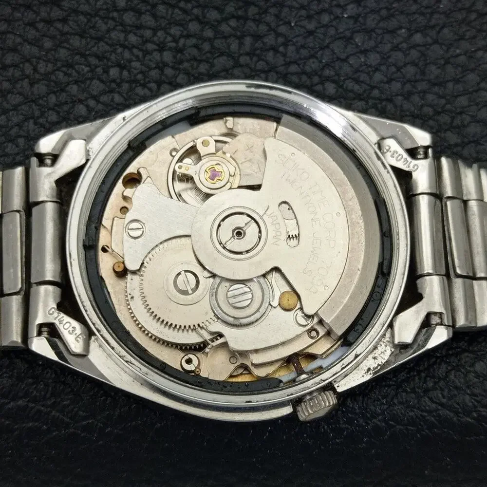 Vintage 1977 Seiko Automatic Mens Silver Watch W/daydate & Gold accents